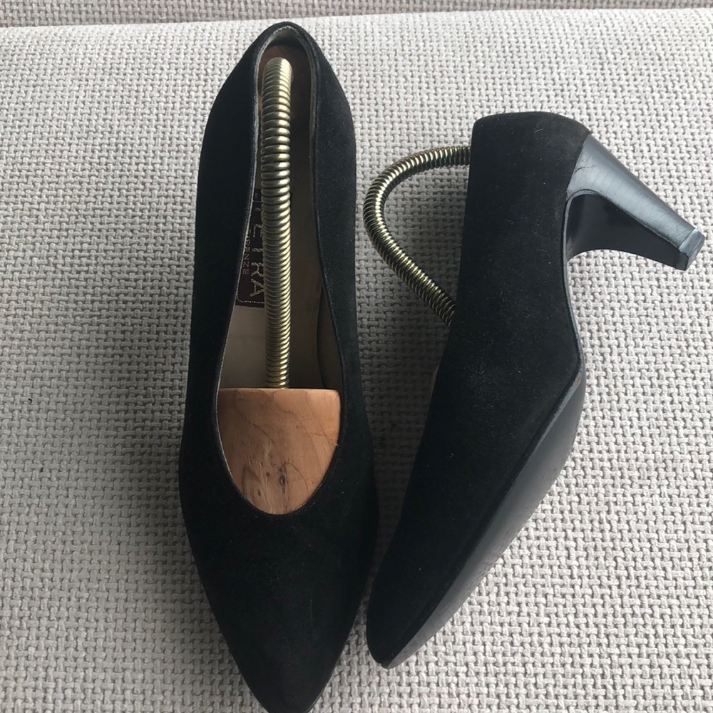 Petra Firenze mid heel blk suede pump SZ 6.5 new. Excellent condition!